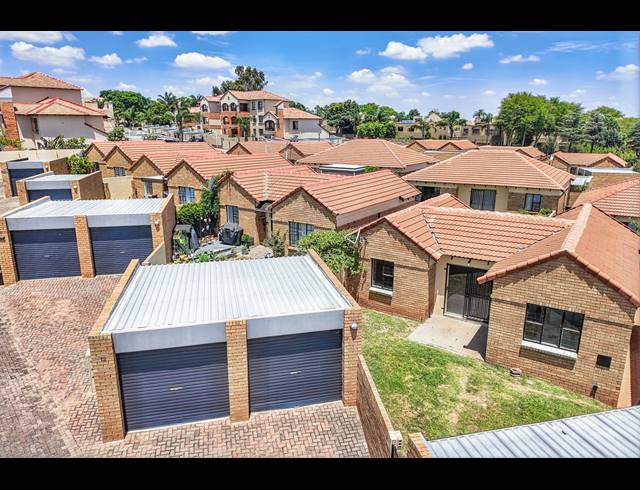2 BEDROOM TOWNHOUSE FOR SALE IN HALFWAY GARDENS